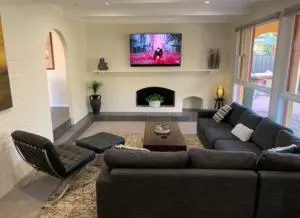 Warm and Spacious 5BR Home w WIFI and Multiple Parking - Wee Jasper