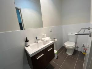 4BR 3BA Modern Townhouse at the Heart of Franklin - Hosted by Canstay