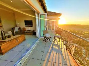 Santiago Bay Self-Catering Apartment in Capricorn Beach Estate, Muizenberg, close to the beach - Strandfontein