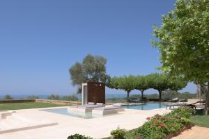 TheTree Villa, with Heated Pool & Spa Whirlpool