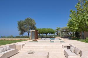 TheTree Villa, with Heated Pool & Spa Whirlpool