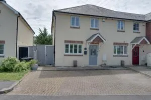 Witterings & Birdham Retreat - 3 Bed house Sleeps 7 near to Goodwood, Witterings and Chichester - Donnington