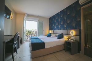 Hotels Holidays & Work HOTEL : photos des chambres