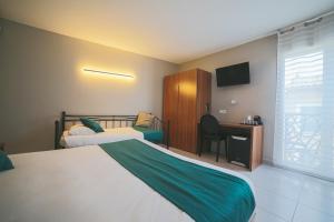 Hotels Holidays & Work HOTEL : photos des chambres