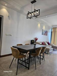 lovely 2 bed, 2.5 bath condo