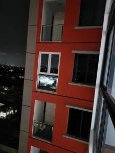 3Bd 3 5BA condo with pool and gym