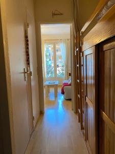 Appartements Studio Cosy centre station Parking gratuit : photos des chambres