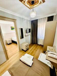 Crowned Exclusive Hotel