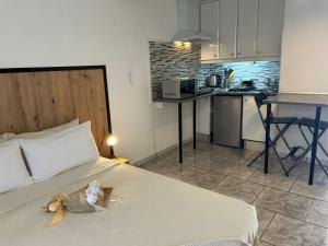 Hand Made Suite