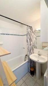 Chez Karine et Rodolphe La Cosy, piscines, plage