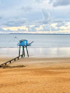 Chez Karine et Rodolphe La Cosy, piscines, plage