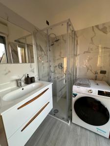 Deluxe comfortable suite with balcony Downtown