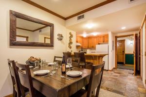 Downtown 2 Bedroom Town Lift bySeason Resorts Lodging