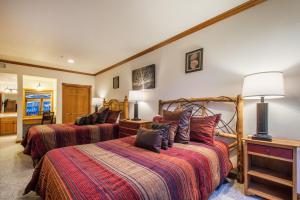 Downtown 2 Bedroom Town Lift bySeason Resorts Lodging
