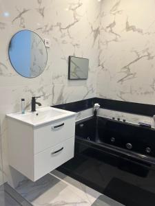 Suite ZEN by L Amaryllis Jacuzzi Béziers-Centre Arrivée autonome