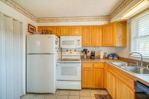 Waterfront Nags Head Townhome w Amenity Access!