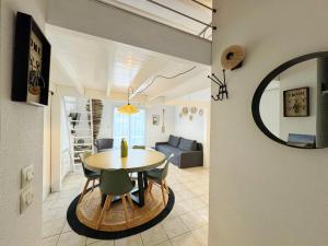 Maisons de vacances Chez Karine et Rodolphe La Cosy, piscines, plage : photos des chambres