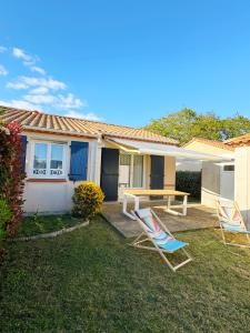 Chez Karine et Rodolphe La Cosy, piscines, plage