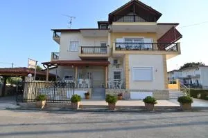 Themis Rooms - Evkarpía