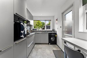 Stylish 4-Bed Cambridge Stay - Garden & Games Room