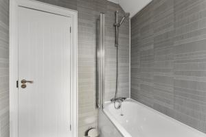 Stylish 4-Bed Cambridge Stay - Garden & Games Room