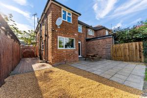 Stylish 4-Bed Cambridge Stay - Garden & Games Room