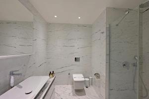 Bright Lovely Modern 2bd25 Condo Poolgym! #220