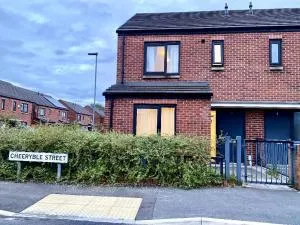 UniqueJoe Properties - 3 bedroom - Openshaw