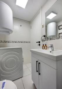 Modern Prime Location 2BD1Bath Cozy Home! #213