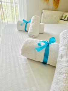 Polyxenis Summer Escape