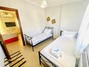 Polyxenis Summer Escape