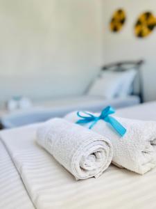 Polyxenis Summer Escape