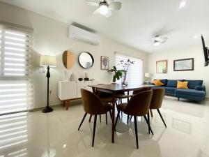 GREAT & Modern!, POOL, 5 min walk to the BEACH!