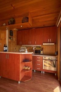 Homey house boat, great location