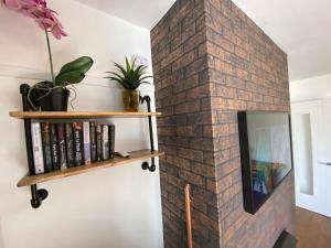 Eclectic Bungalow Parking Nr Beach