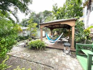 Independent Studio in Little Havana