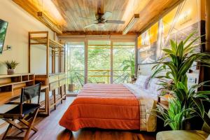 Location! Steps to Beach Balcony 38St Art Expo