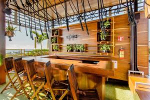 Location! Steps to Beach Balcony 38St Art Expo