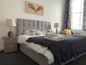 Market Place Apartments - Ideal For Families, Tourists, Couples & Contractors
