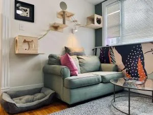 Ultimate Pet-friendly Studio #1 with Patio at Doggy Digs - Halifax