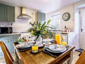 2 Bed in Aberporth 79199