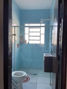 Quarto rosa em frente moradia unicamp