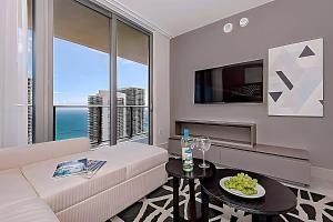 Luxury 2 Br Oceanfront Balcony Beautiful Amenities