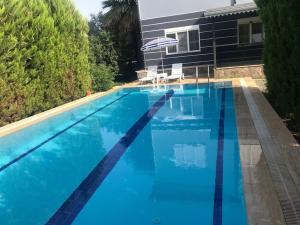 Müstakil bahçe ve havuzlu villa