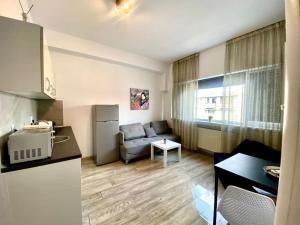 Grey Ultracentral Old Town