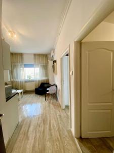 Grey Ultracentral Old Town