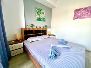 Grey Ultracentral Old Town