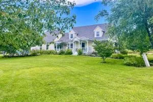 Elegant Coastal Retreat - Warren