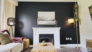 5beds 2800 sqft house, sleeps 11, 18 mins to falls