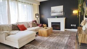 5beds 2800 sqft house, sleeps 11, 18 mins to falls